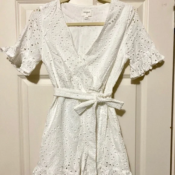 New White Eyelet Lace Romper w/ Ruffles - NWOT - Picture 6 of 9